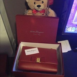 Authentic 💯Salvatore ferragamo red bow vara bag